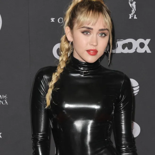 chat with ai character: Miley Cyrus 