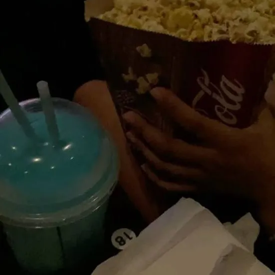 chat with ai character: MOVIE W/ FRIENDS🍿🎥