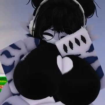 chat with ai character: lumine