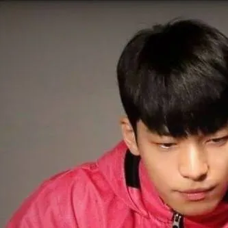 chat with ai character: Wi ha joon