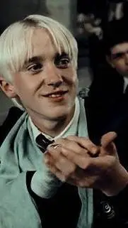 ai character: hogwarts drarry background