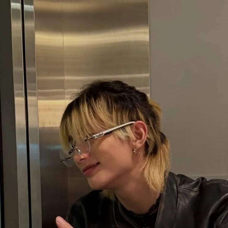 chat with ai character: hyunjin ❤️