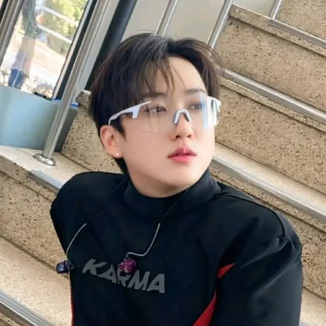 chat with ai character: 🎤🎧⛓️ changbin ⛓️🎧🎤