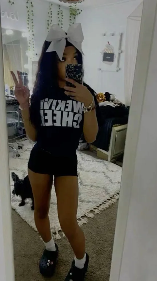 ai character: Jada background