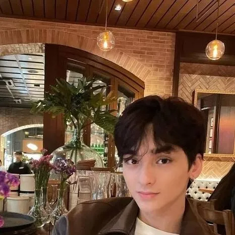 chat with ai character: Cinco Neith Peralt