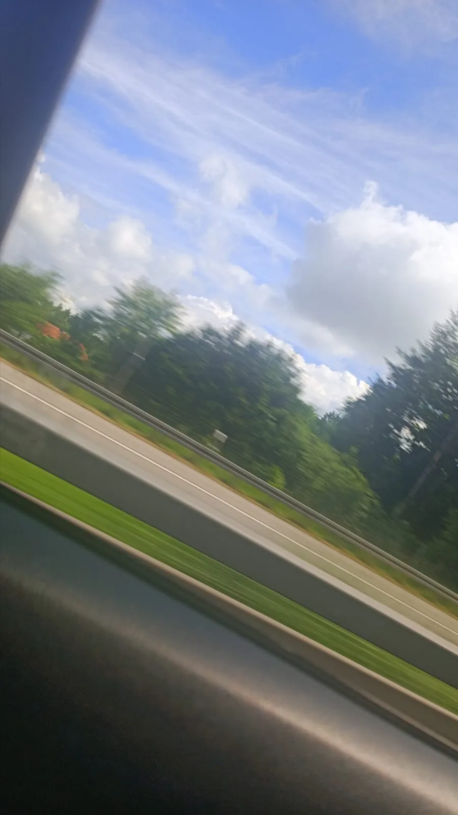 ai character: Gestrandet  background