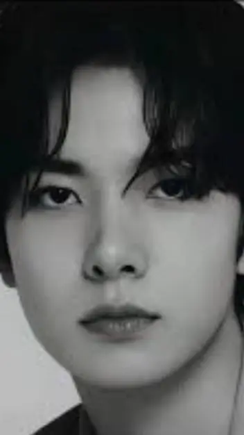 ai character: 𝐻𝑒𝑒𝑠𝑢𝑛𝑔 background