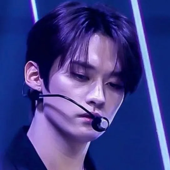 chat with ai character: +Lee Minho!+