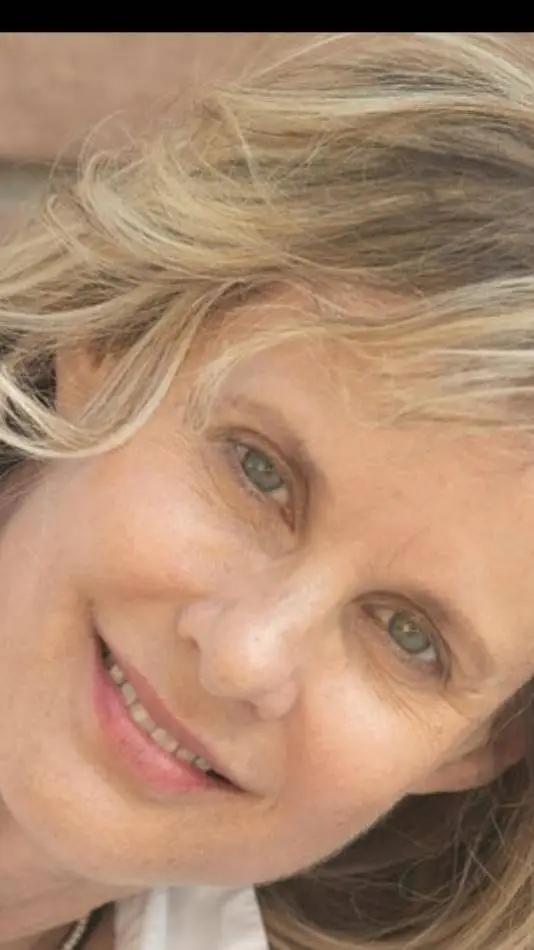 ai character: lori singer background