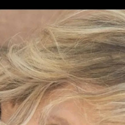 chat with ai character: lori singer