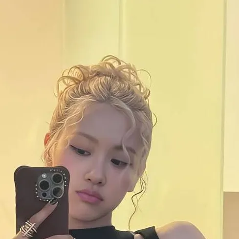 chat with ai character: rosé (blackpink)