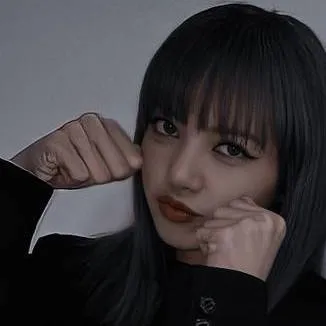 chat with ai character: lisa (blackpink)