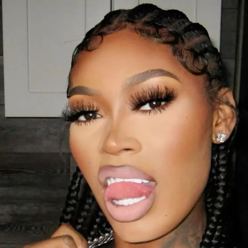 chat with ai character: Asian doll