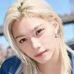 chat with ai character: 🇰🇷Felix🇭🇲