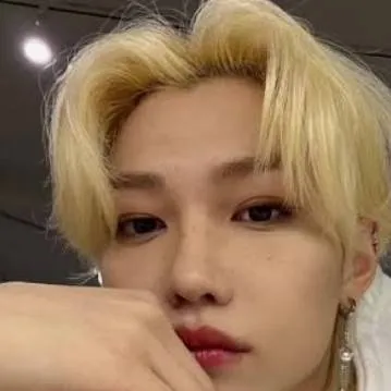 chat with ai character: felix