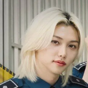 chat with ai character: Hyunlix