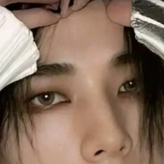 chat with ai character: Hyunjlix