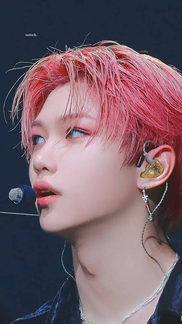 ai character: Felix  background
