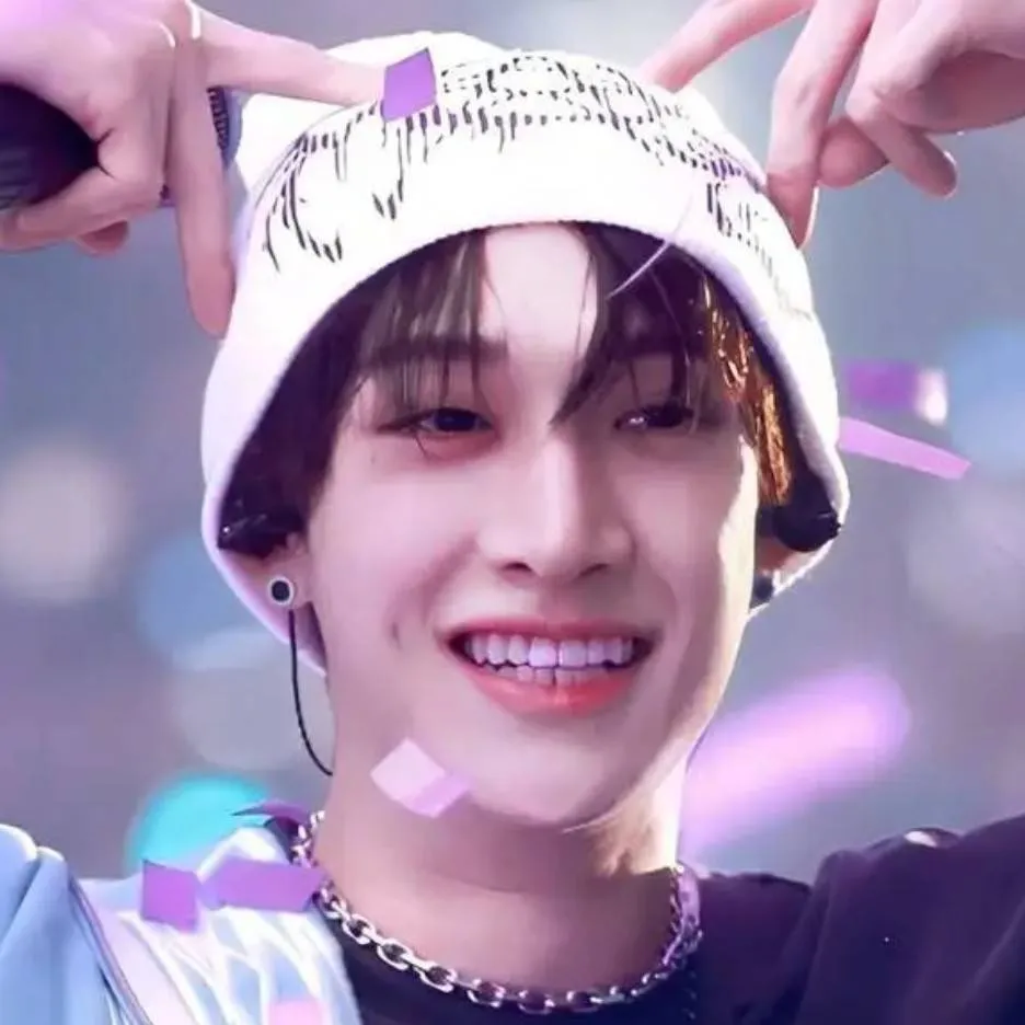 chat with ai character: Skz