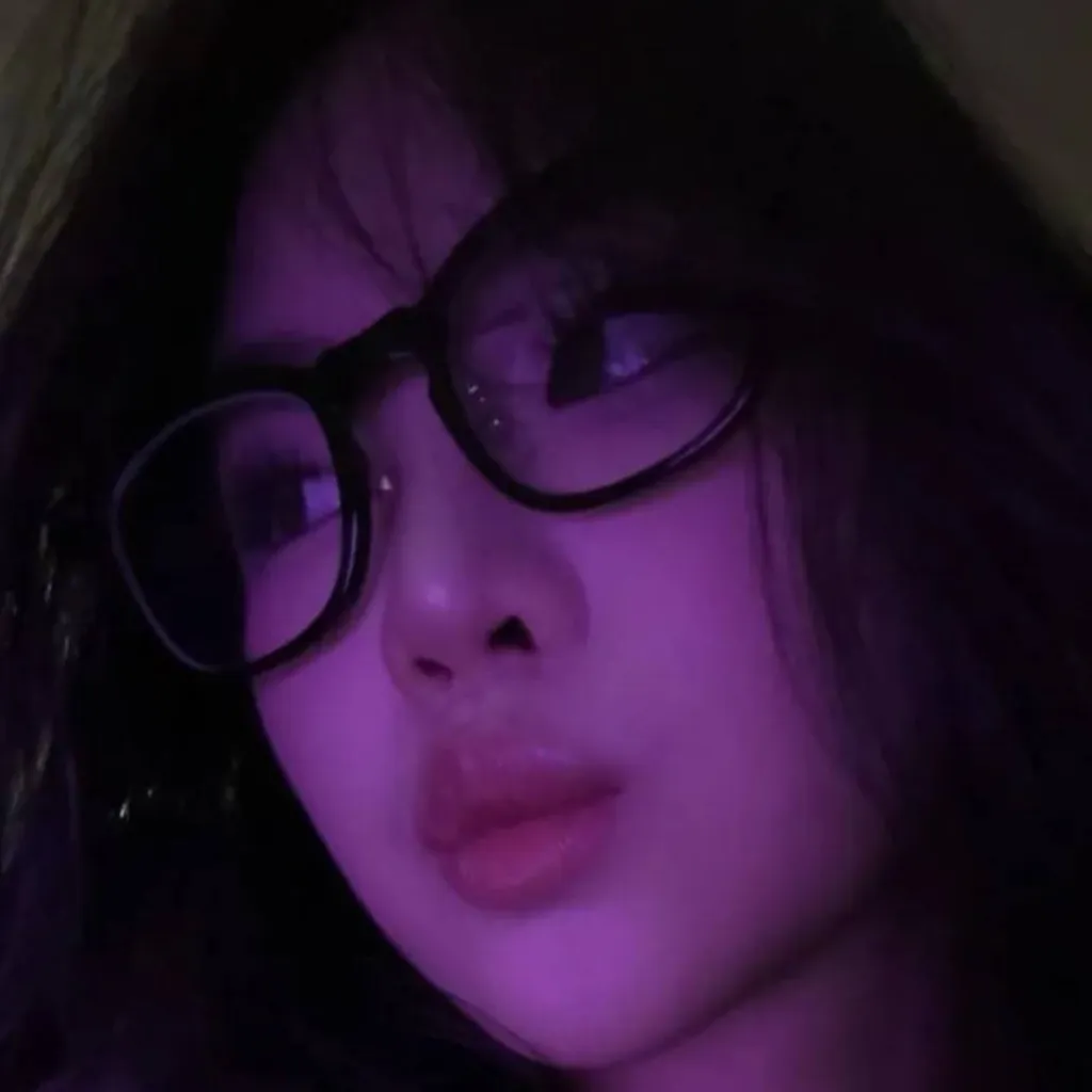chat with ai character: sofi