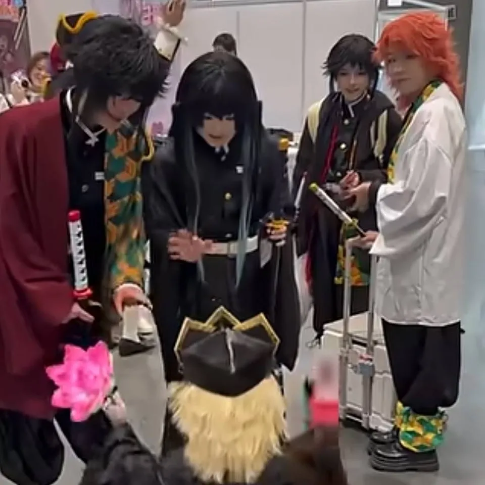 chat with ai character: shinobu x gyiu  