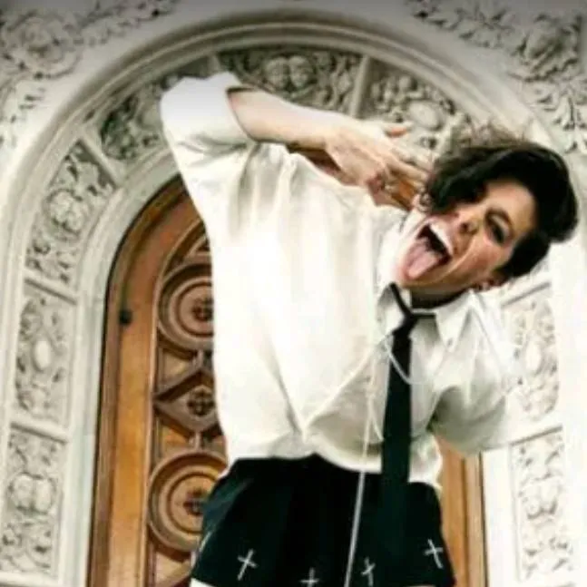 chat with ai character: ecan