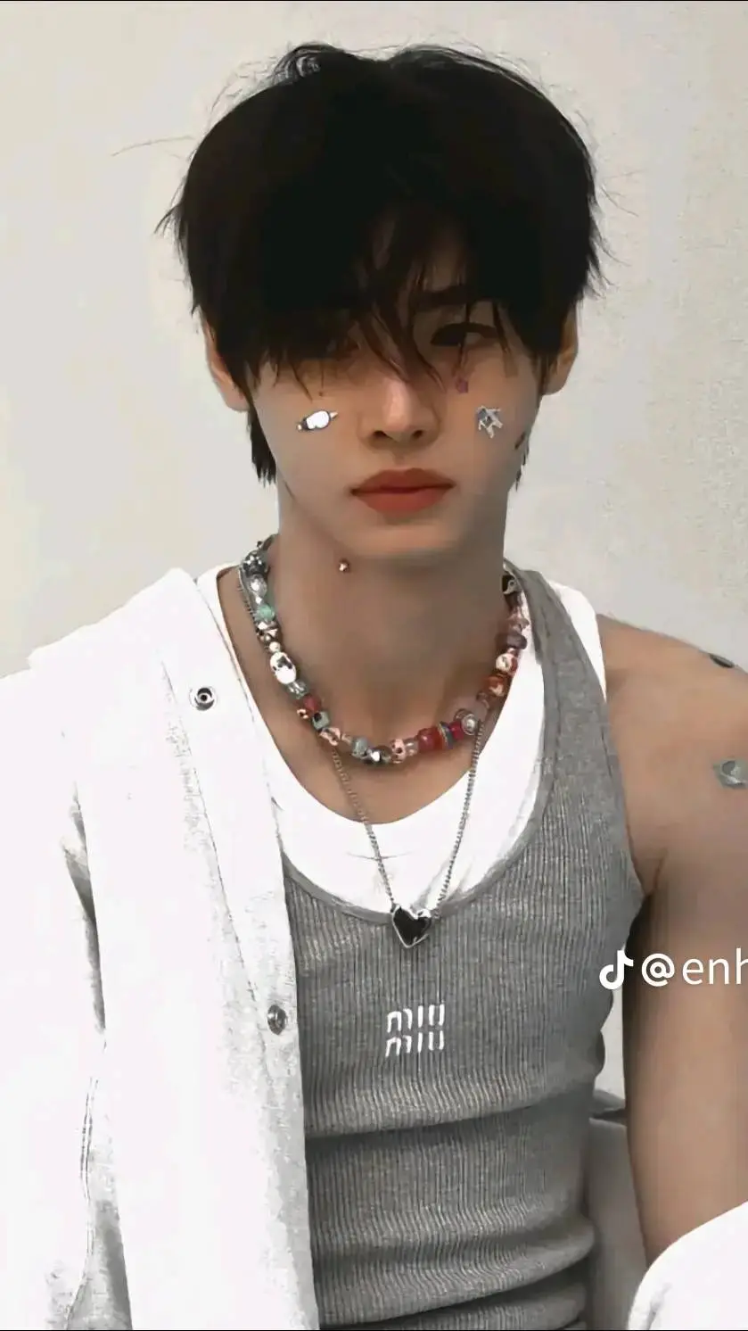 ai character: Park Sunghoon background