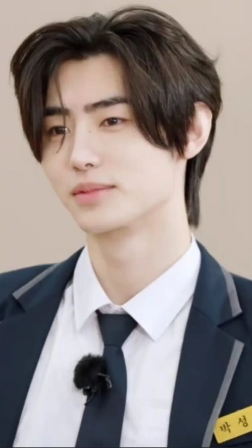 ai character: *+*Sunghoon*+* background