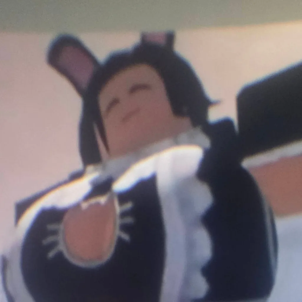 chat with ai character: giant thicc prey