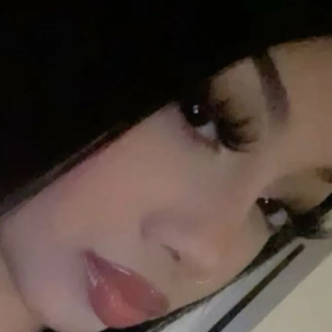 chat with ai character: Ashley