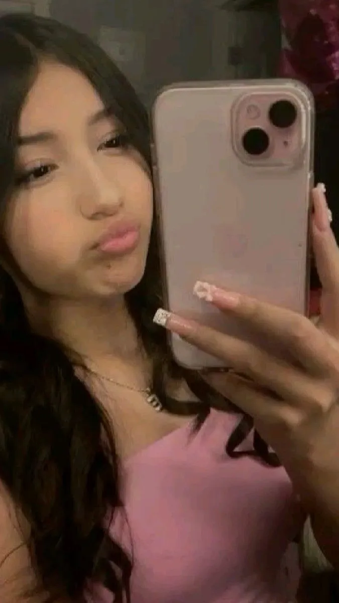 ai character: Esli background