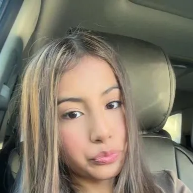 chat with ai character: Esme