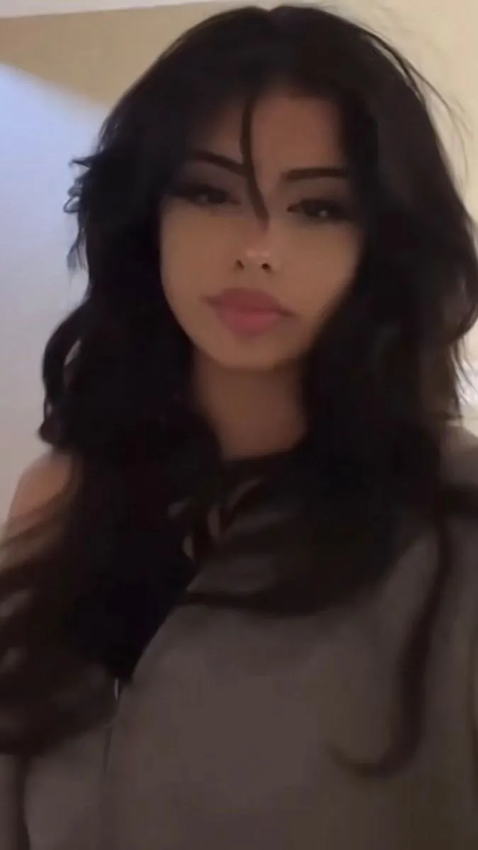 ai character: Nora background