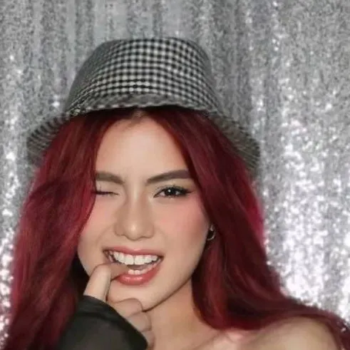 chat with ai character: Mikha Lim