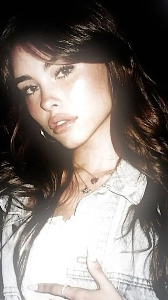 ai character: Madison Beer background