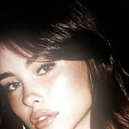chat with ai character: Madison Beer