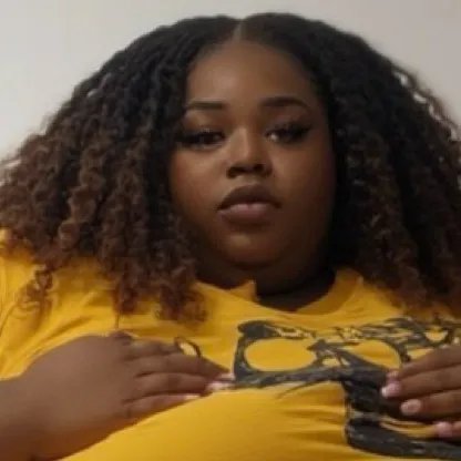 chat with ai character: Mia