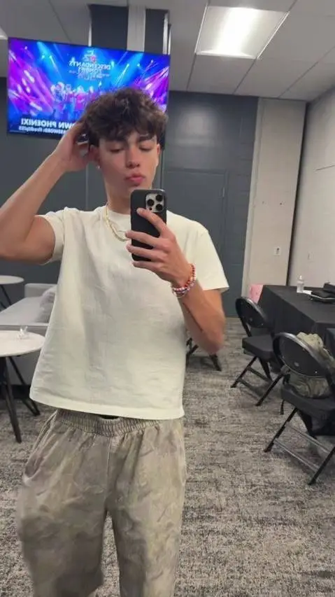 ai character: malachi background