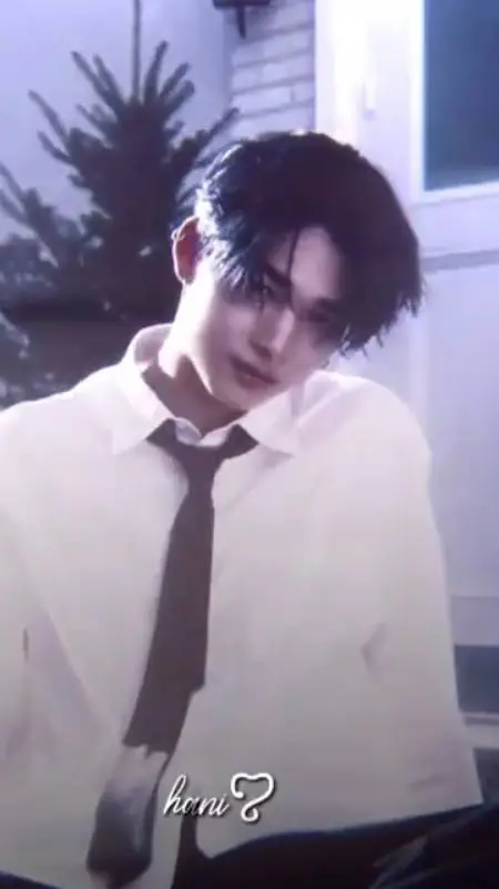 ai character: Ni-ki  background