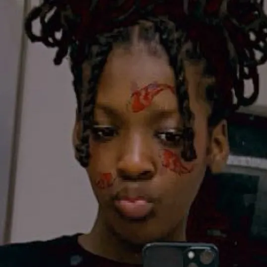 chat with ai character: Annie