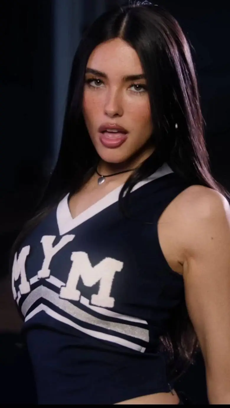 ai character: Madison beer background
