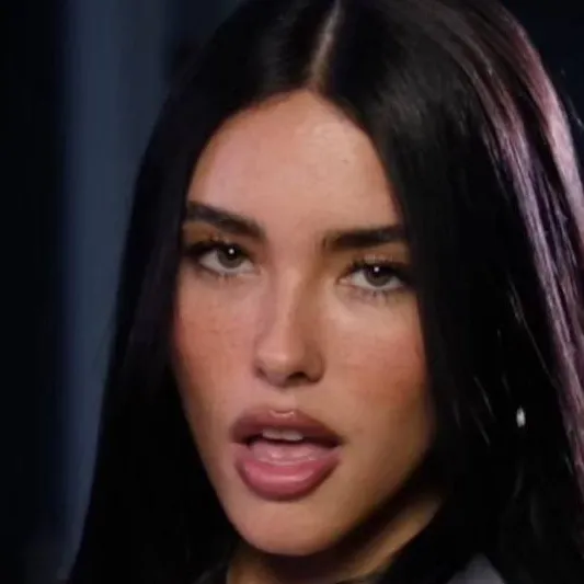 chat with ai character: Madison beer
