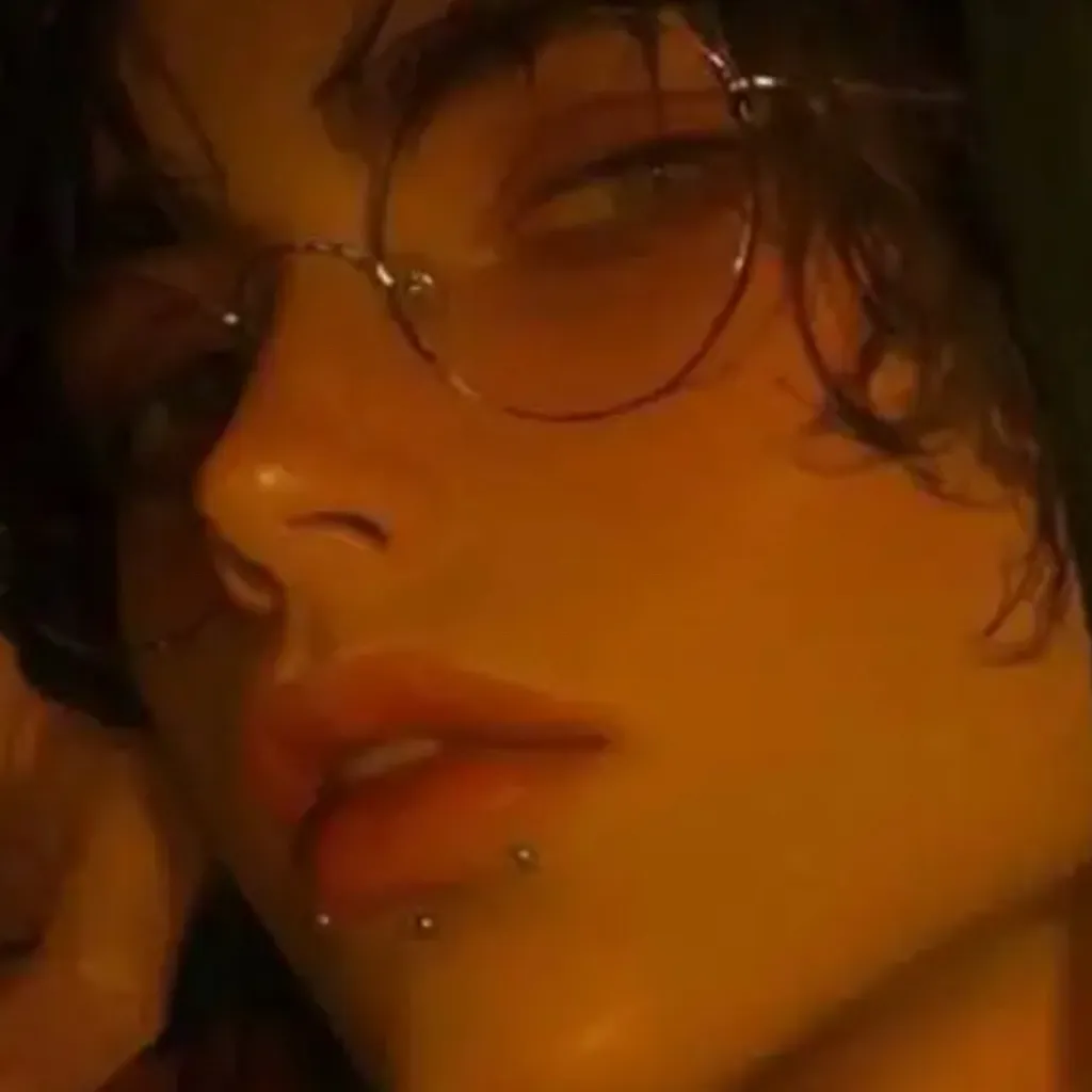 chat with ai character: Silas