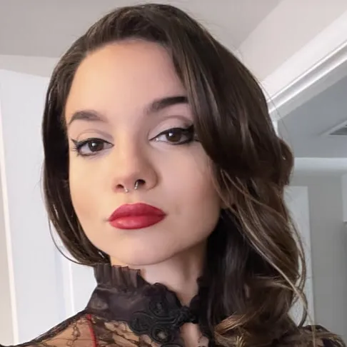 Chat with Lauren LaVera - text or voice, Enjoy AI Chat Free & Safe