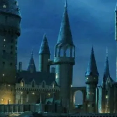 chat with ai character: Hogwarts christmas