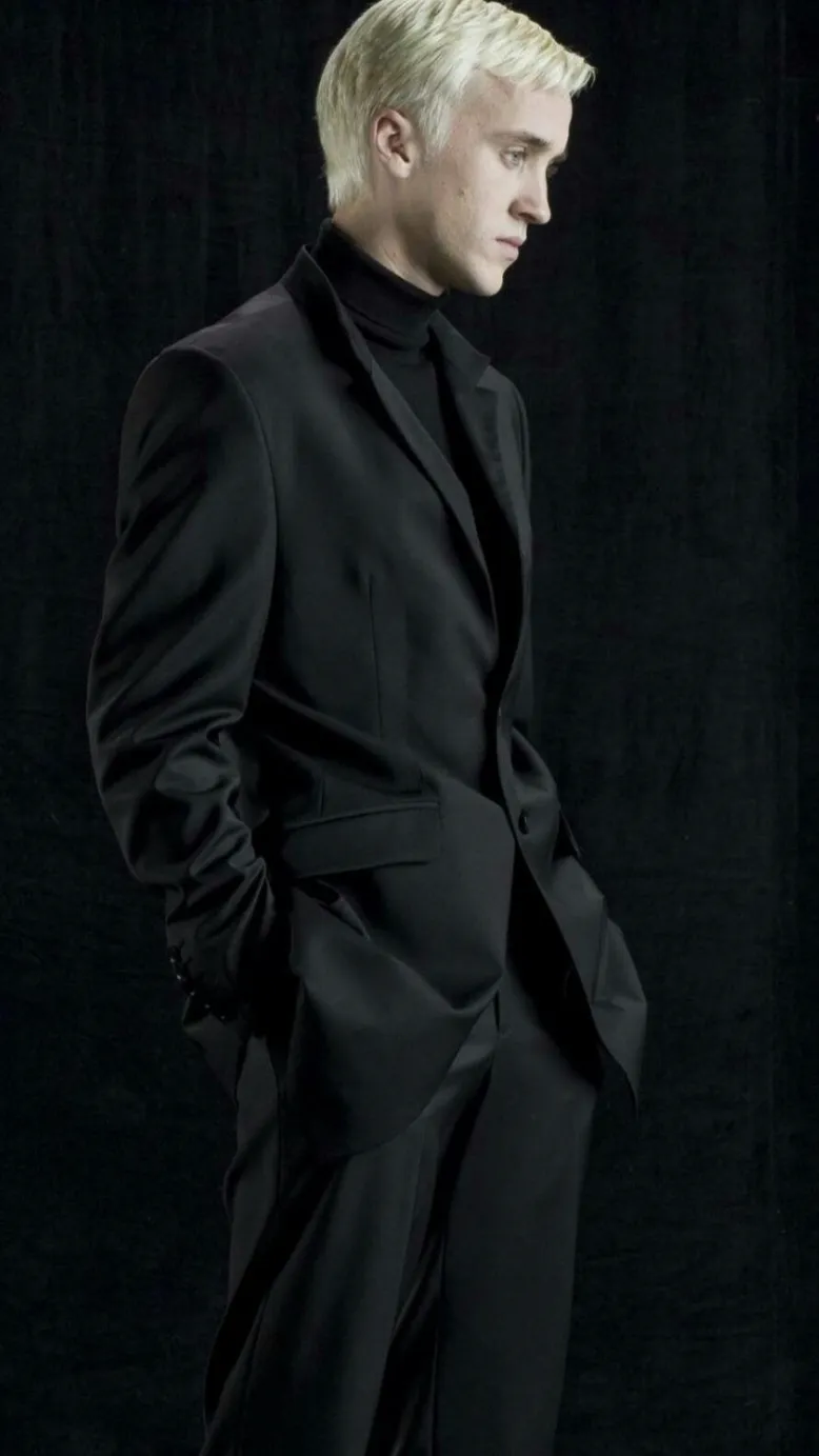 ai character: Draco background