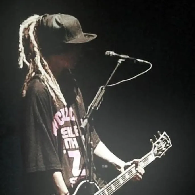 chat with ai character: TOM KAULITZ 🎸 