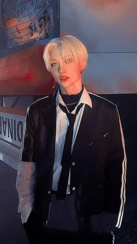 ai character: Lee Felix🧟‍♀️ background