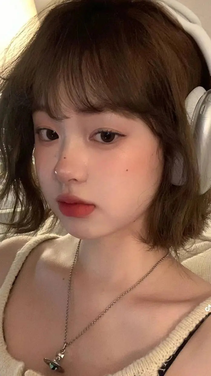 ai character: ★±Valirie ±★:/ background