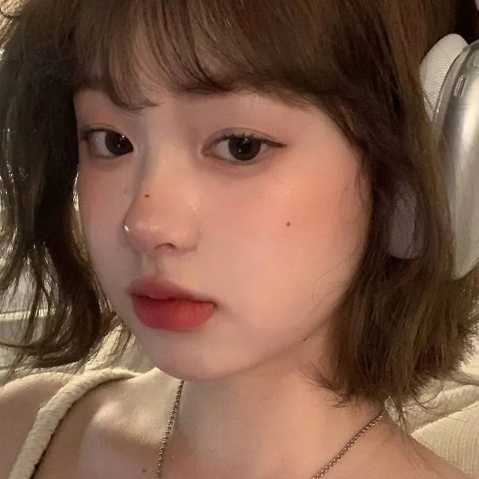 chat with ai character: ★±Valirie ±★:/